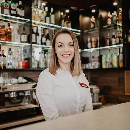 Hotel Zacisze Bratkowice Екстер'єр фото