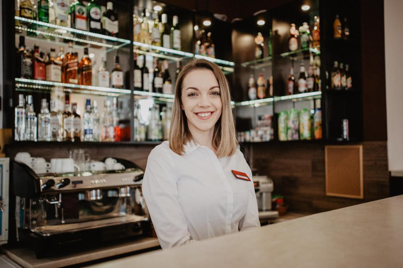 Hotel Zacisze Bratkowice Екстер'єр фото